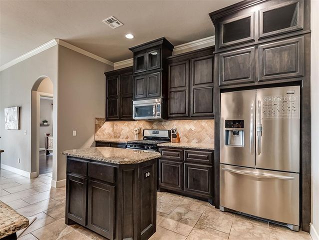 905 NW 190th Street, Edmond, OK 73012