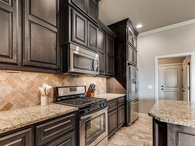 905 NW 190th Street, Edmond, OK 73012