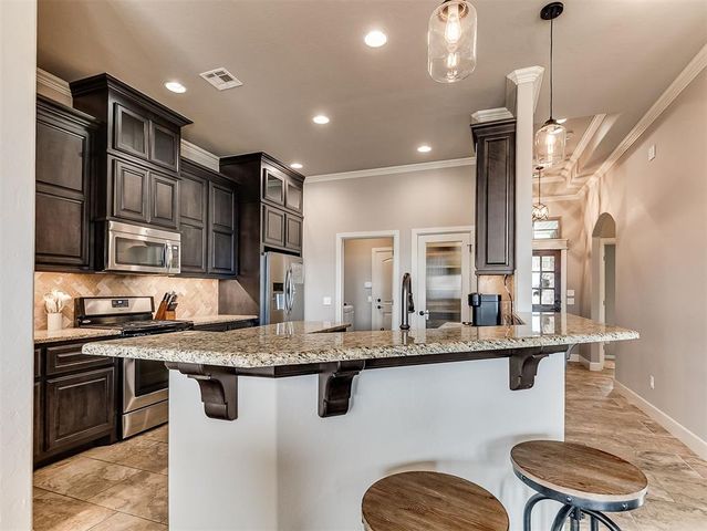 905 NW 190th Street, Edmond, OK 73012