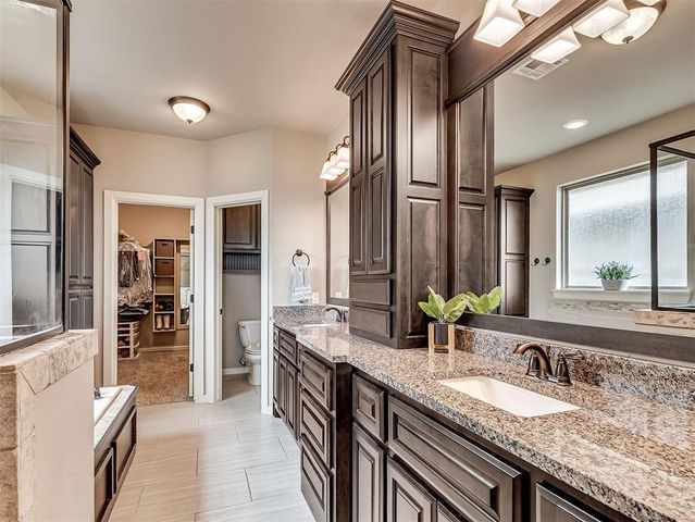 905 NW 190th Street, Edmond, OK 73012