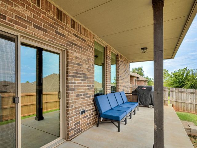 905 NW 190th Street, Edmond, OK 73012