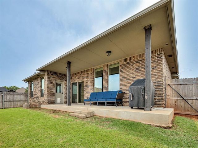 905 NW 190th Street, Edmond, OK 73012