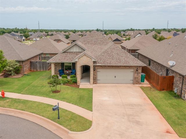 905 NW 190th Street, Edmond, OK 73012