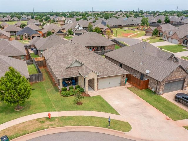 905 NW 190th Street, Edmond, OK 73012
