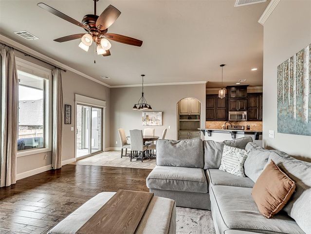 905 NW 190th Street, Edmond, OK 73012