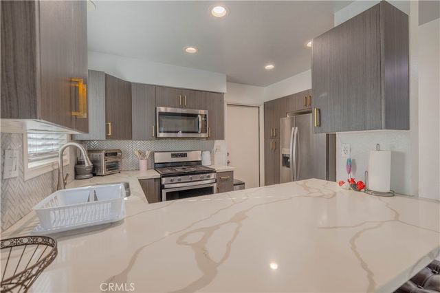 12411 Osborne 66, Pacoima, CA 91331