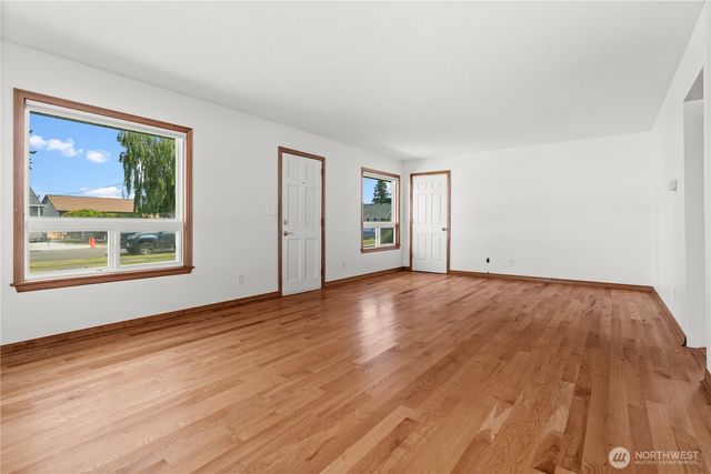 926 6th Avenue SW, Puyallup, WA 98371