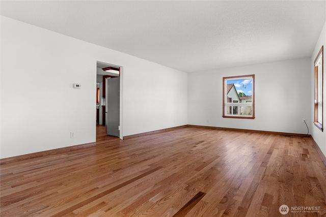 926 6th Avenue SW, Puyallup, WA 98371