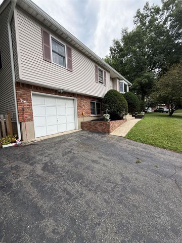 7 Twin Court, Pearl River, NY 10965