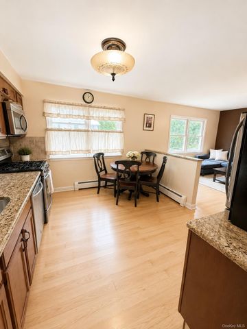 7 Twin Court, Pearl River, NY 10965