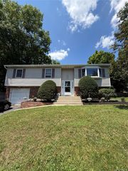 7 Twin Court, Pearl River, NY 10965