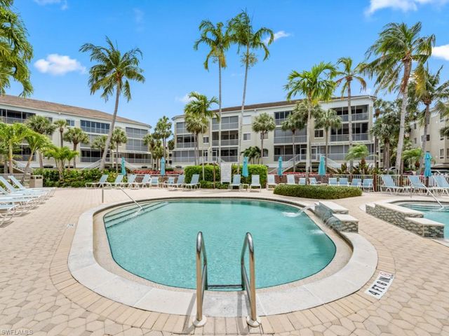 7702 Pebble Creek CIR # 201, Naples, FL 34108
