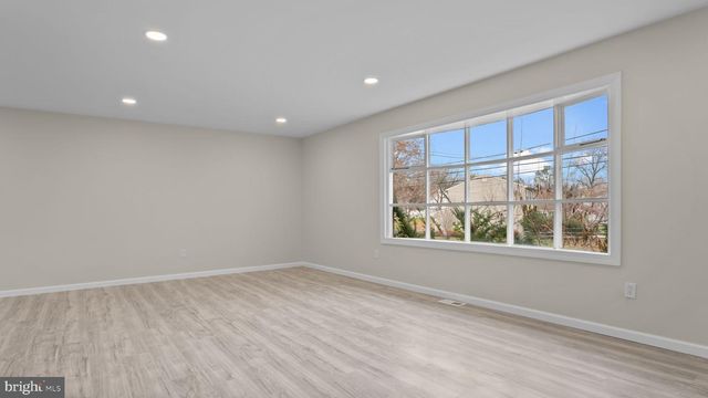 2410 EXTON RD, Hatboro, PA 19040