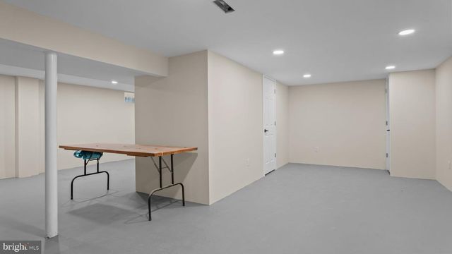 2410 EXTON RD, Hatboro, PA 19040