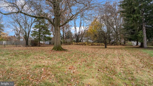 2410 EXTON RD, Hatboro, PA 19040