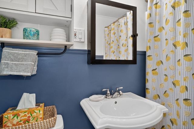 55 Rumford St, Lowell, MA 01852