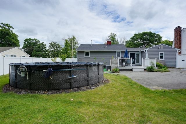 55 Rumford St, Lowell, MA 01852