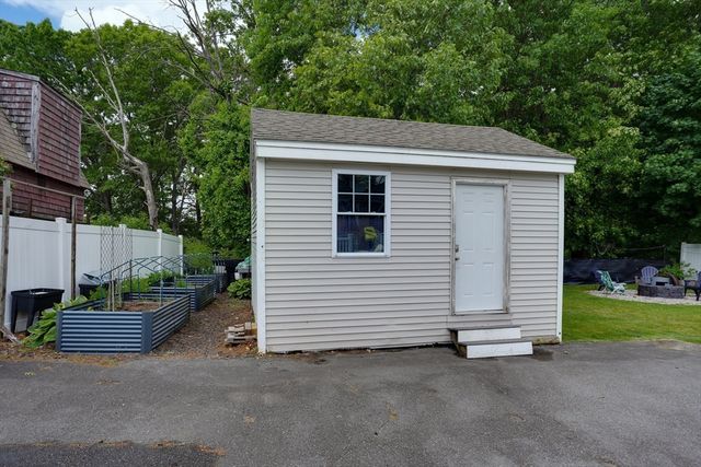 55 Rumford St, Lowell, MA 01852