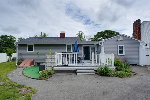 55 Rumford St, Lowell, MA 01852