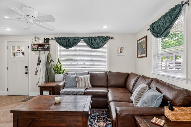 55 Rumford St, Lowell, MA 01852