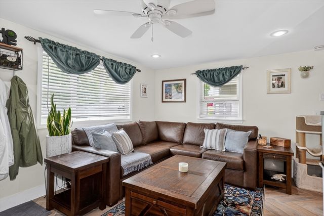 55 Rumford St, Lowell, MA 01852
