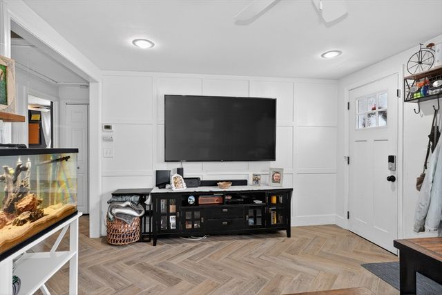 55 Rumford St, Lowell, MA 01852