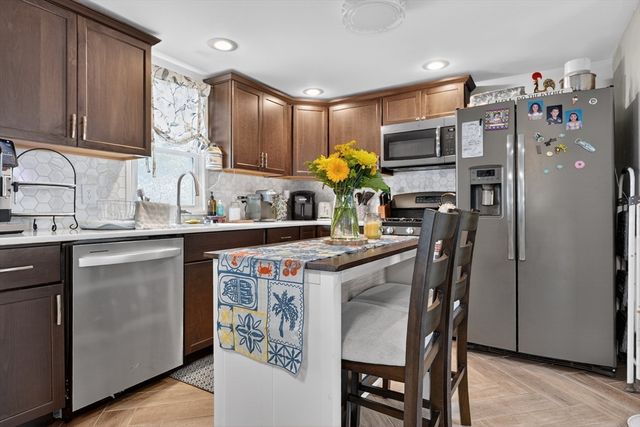 55 Rumford St, Lowell, MA 01852
