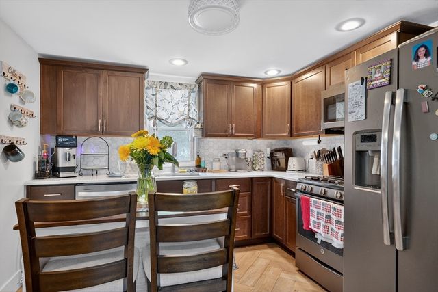 55 Rumford St, Lowell, MA 01852