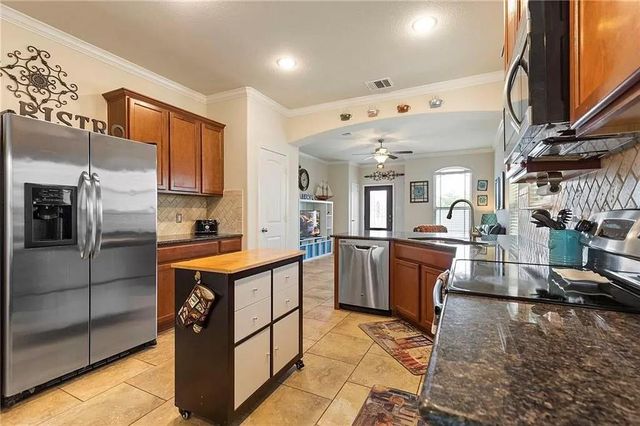 156 Golden Eagle LN, Leander, TX 78641