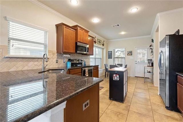 156 Golden Eagle LN, Leander, TX 78641