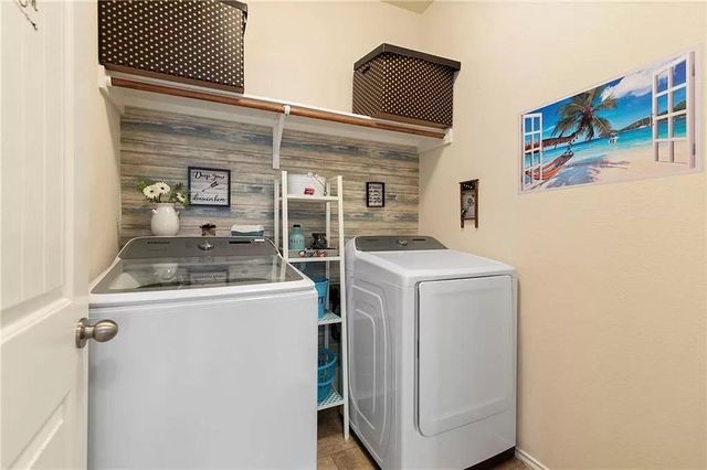 156 Golden Eagle LN, Leander, TX 78641