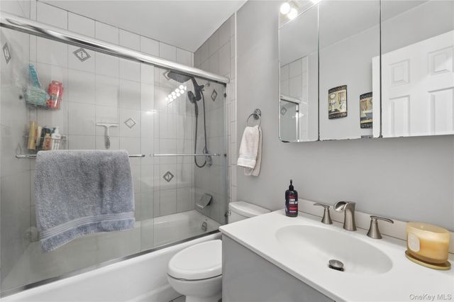 635 S Pascack Road, Spring Valley, NY 10977