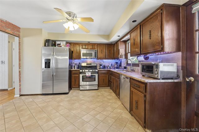 635 S Pascack Road, Spring Valley, NY 10977