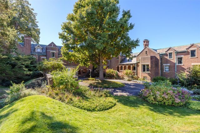 31 Fort Hill Drive, Lloyd Neck, NY 11743