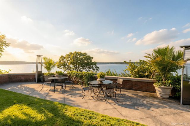 31 Fort Hill Drive, Lloyd Neck, NY 11743