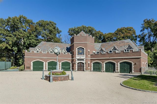 31 Fort Hill Drive, Lloyd Neck, NY 11743