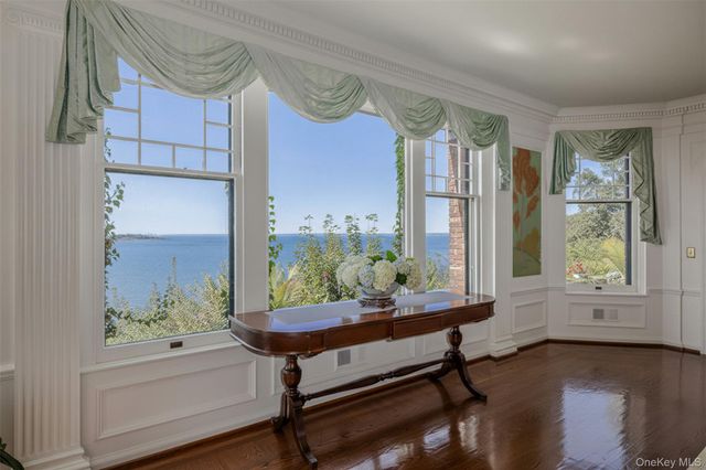 31 Fort Hill Drive, Lloyd Neck, NY 11743
