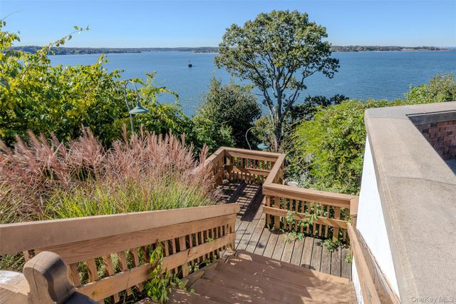 31 Fort Hill Drive, Lloyd Neck, NY 11743