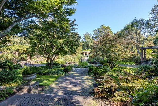 31 Fort Hill Drive, Lloyd Neck, NY 11743