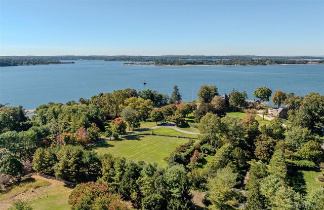 31 Fort Hill Drive, Lloyd Neck, NY 11743