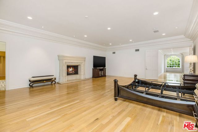 709 N Maple Drive, Beverly Hills, CA 90210