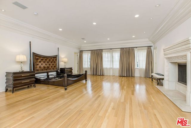 709 N Maple Drive, Beverly Hills, CA 90210