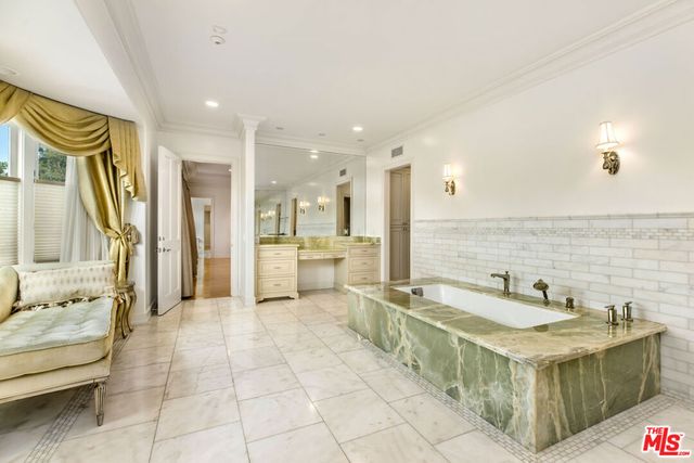 709 N Maple Drive, Beverly Hills, CA 90210