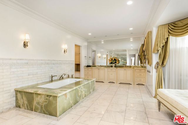 709 N Maple Drive, Beverly Hills, CA 90210