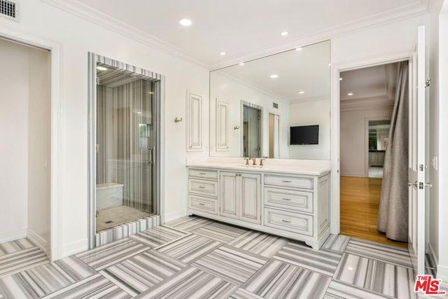 709 N Maple Drive, Beverly Hills, CA 90210