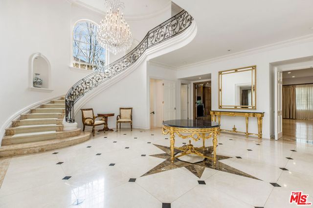 709 N Maple Drive, Beverly Hills, CA 90210