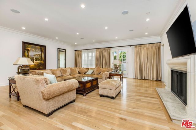 709 N Maple Drive, Beverly Hills, CA 90210