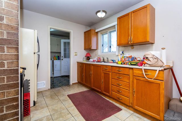 27050 Debra Court, Taylor, MI 48180