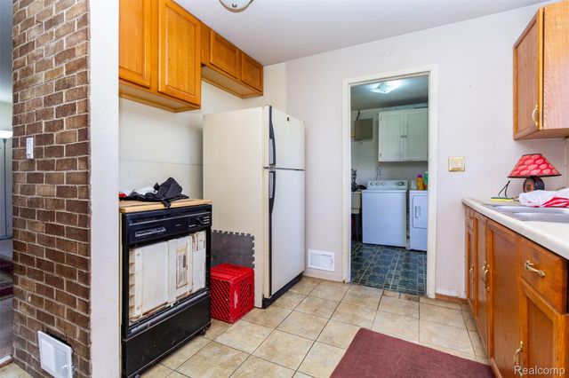 27050 Debra Court, Taylor, MI 48180
