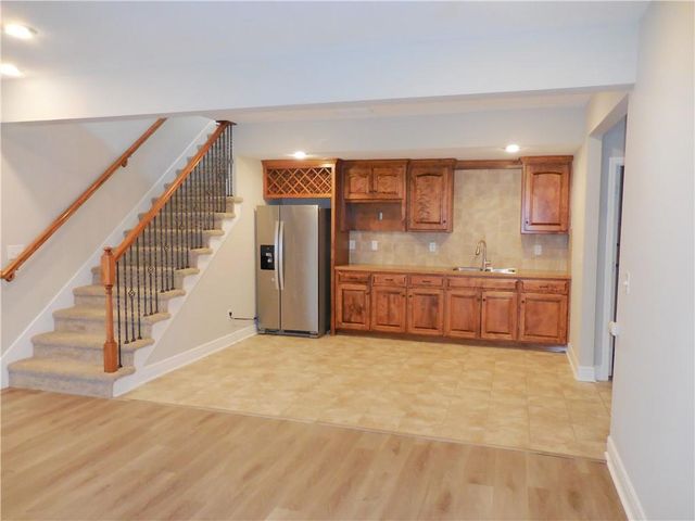 1446 Brompton Lane, Raymore, MO 64083